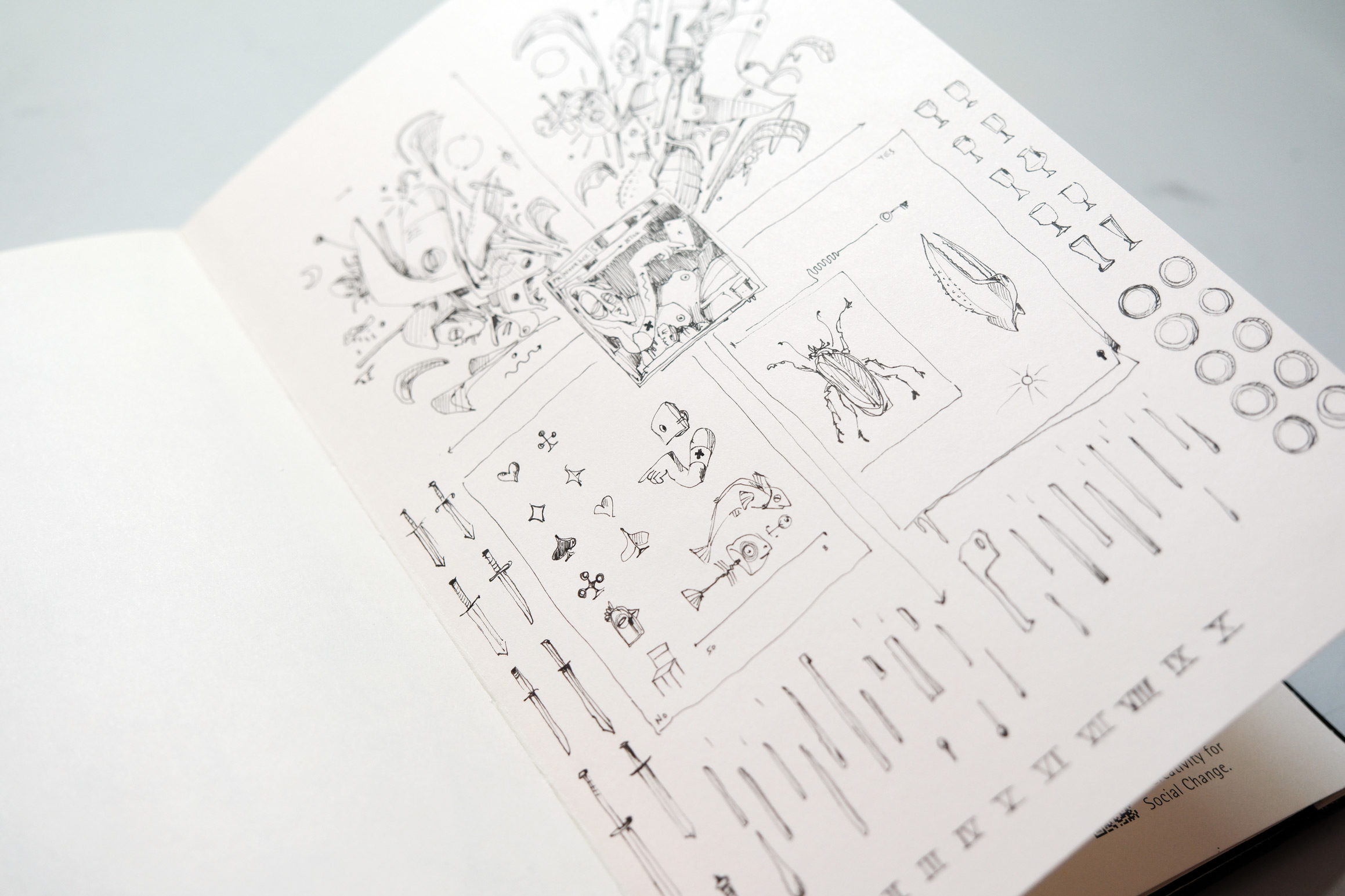 Das Moleskine-Skizzenbuch – aufgeschlagen – Tarot Symbole