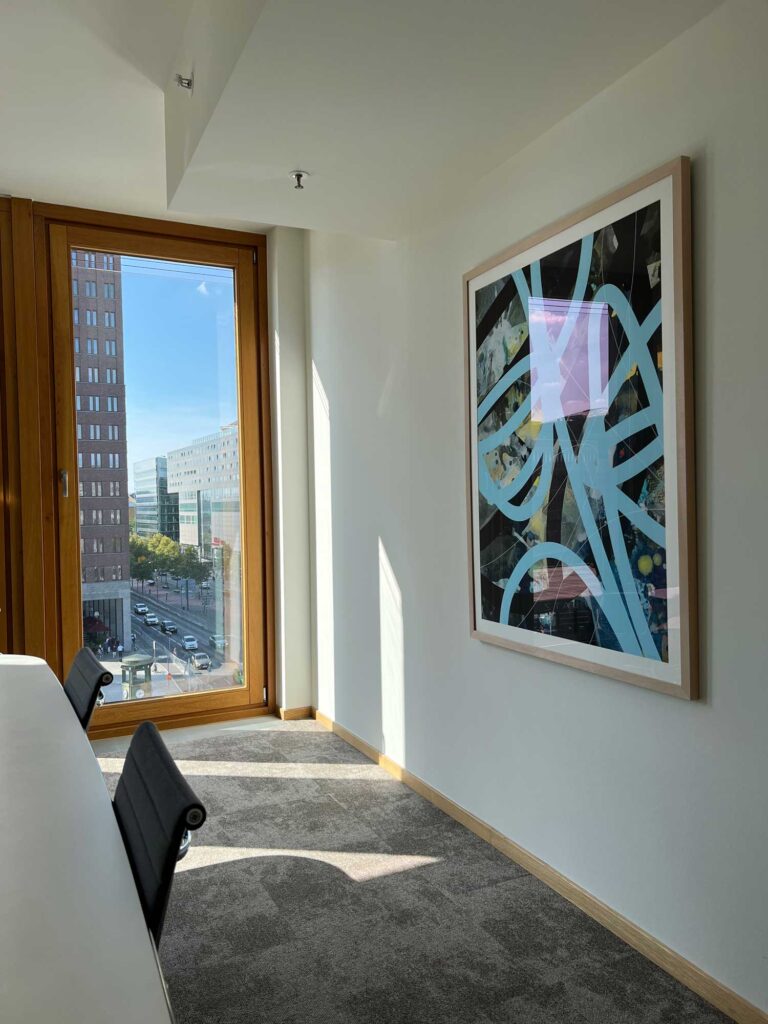 FRTZNABSTRCTN – Farbe trifft auf Form im Raum